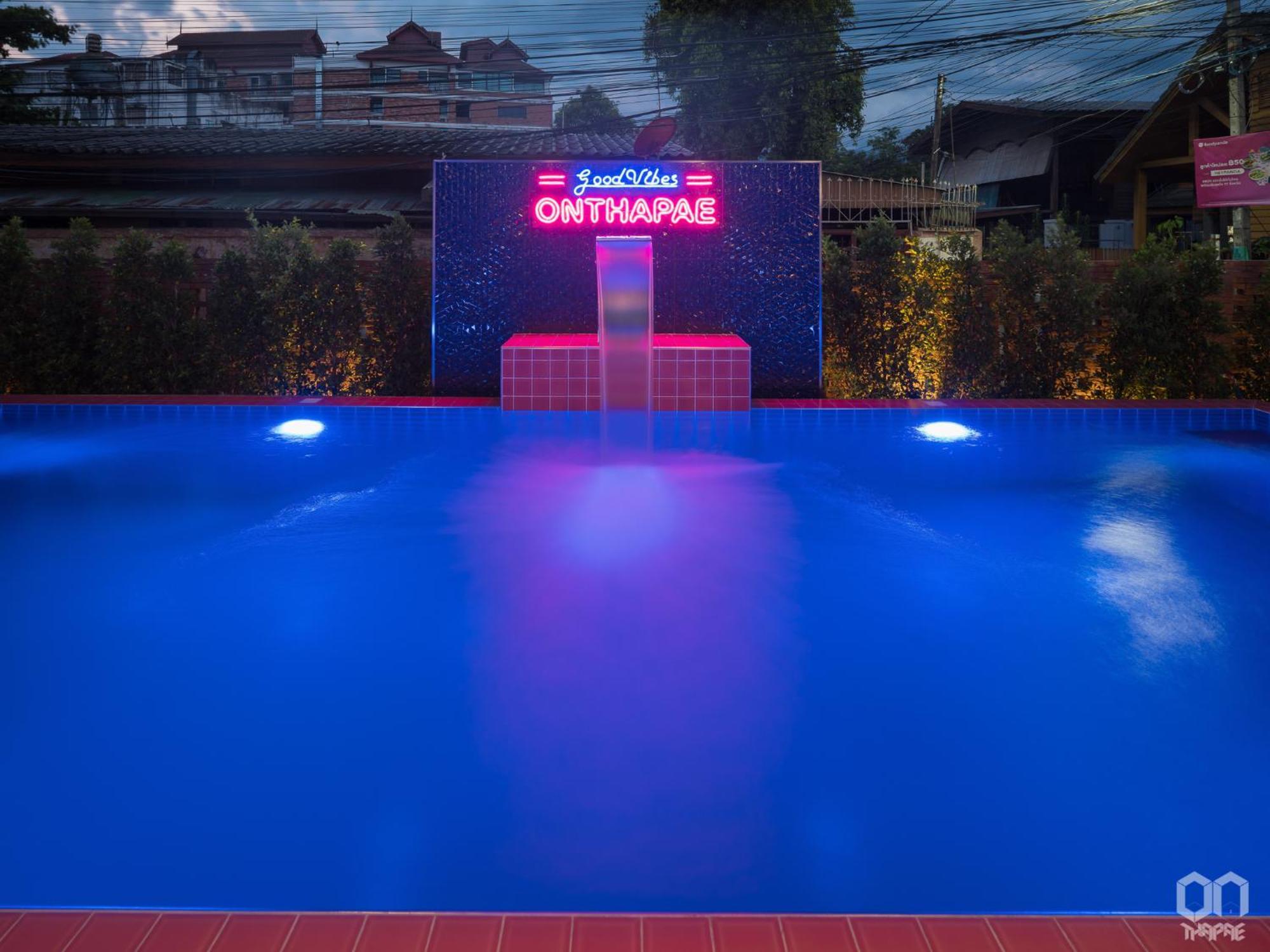 ホテル On Thapae Gate Chiangmai チエンマイ エクステリア 写真
